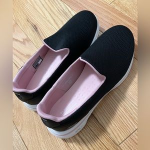 Brand new women’s 9w Skechers
